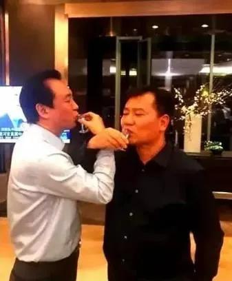 许家印辞去恒大地产董事长，恪守底线，姚振华称坚决兑付每一分钱