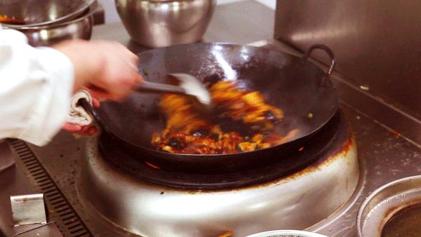 老字号“插旗”石景山！不到20元能吃饱？！还抬手就送60瓶啤酒！