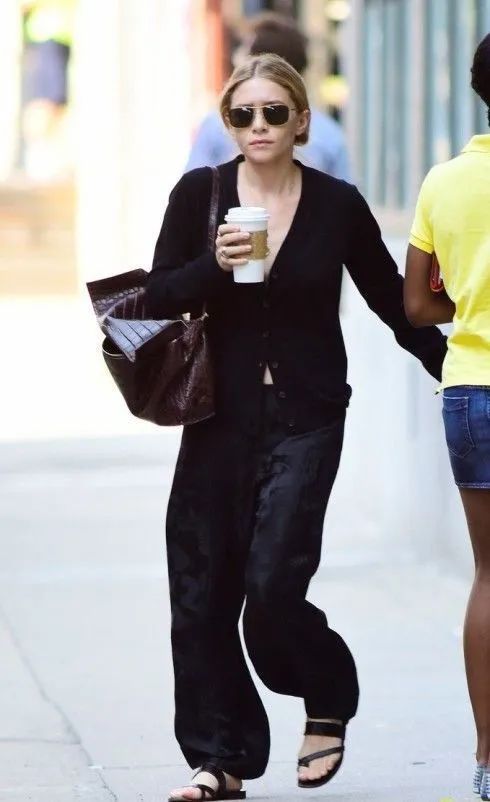 有没有一只,能配得上你野心的tote包?挣钱买包VS买包挣钱