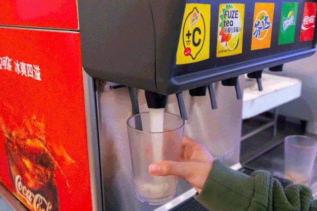 吃过萨莉亚的人，一半都给了“差评”