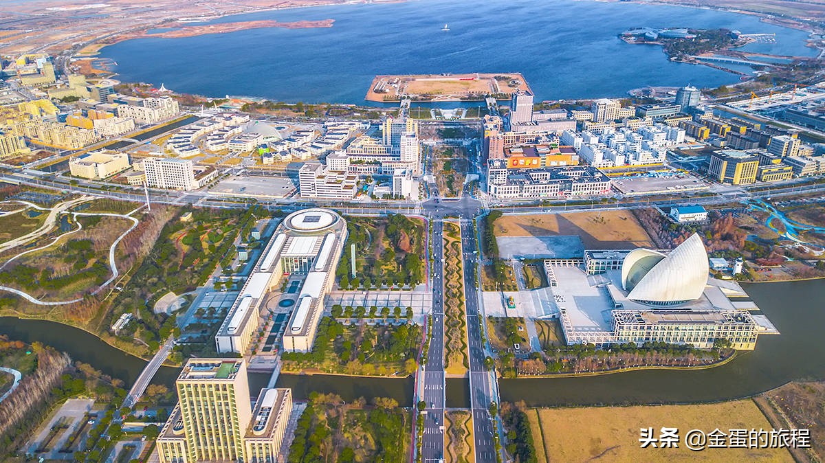 上海滴水湖湖底图片,上海人工滴水湖