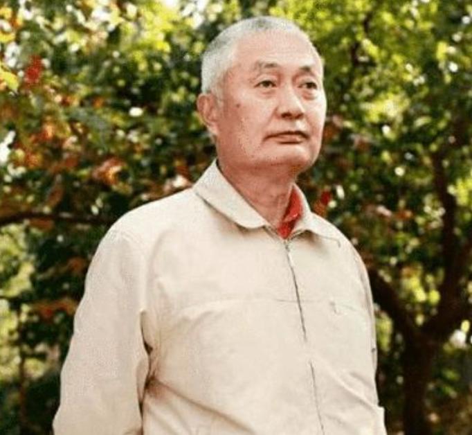 陈毅元帅幼子陈小鲁，和粟裕女儿成婚，晚年两人环游世界