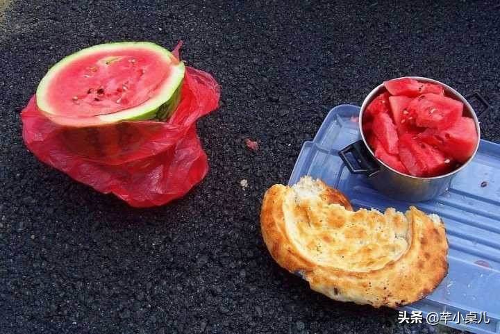 答应我,如果你的*疆新**朋友给你送了馕,请你一定不要这样对待它