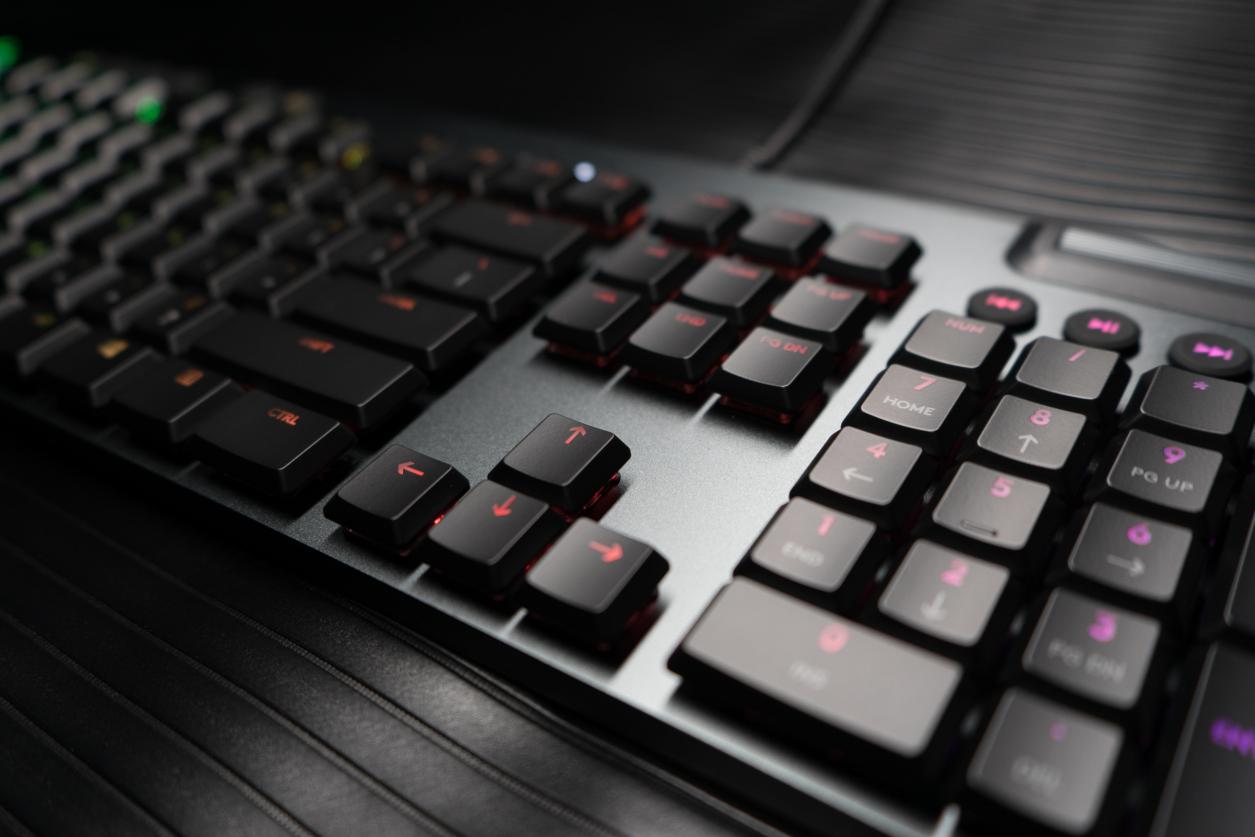 罗技矮轴键盘g813,罗技g813灯光旁边的那个键是什么