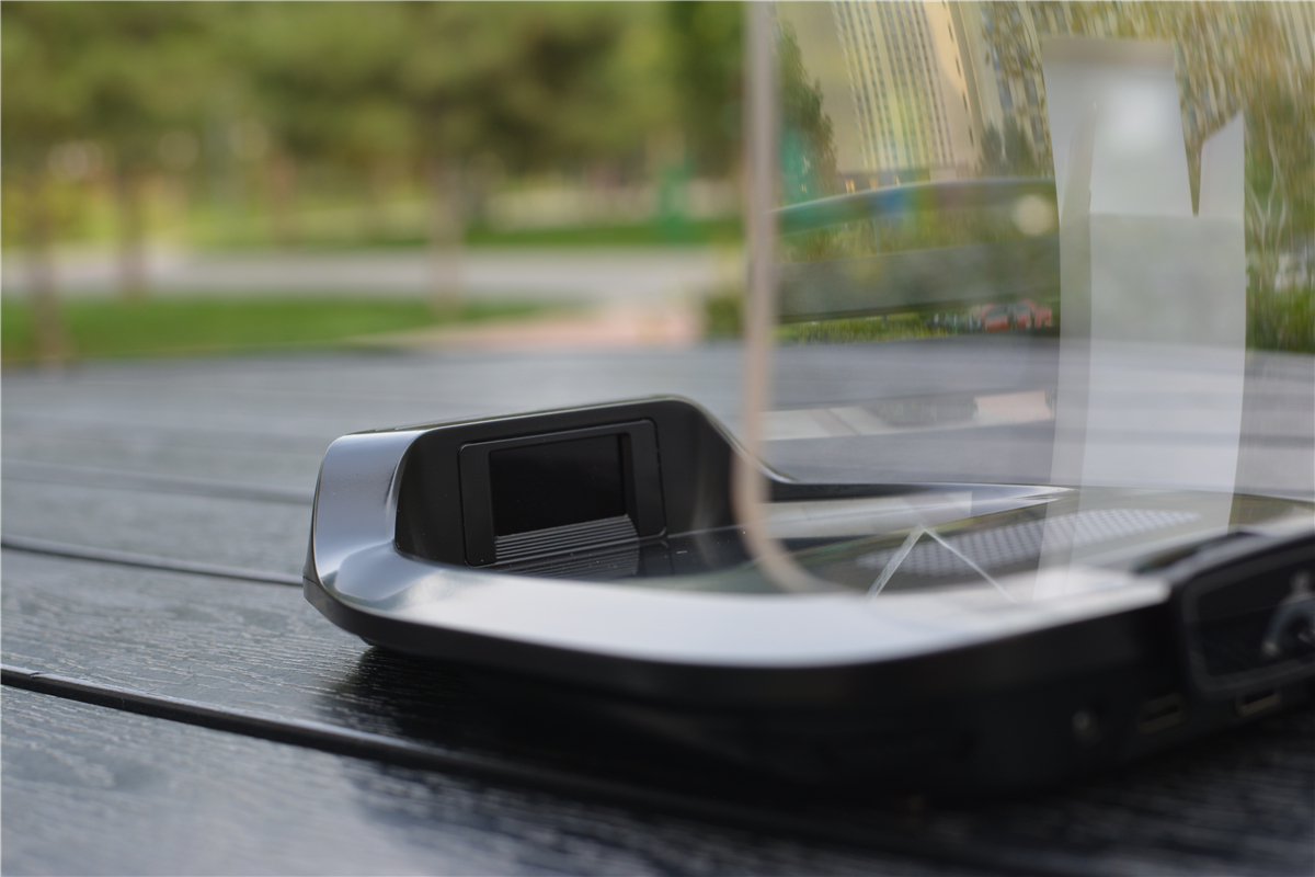 自从上过小米众筹，车萝卜又出新品，彩屏HUD真香