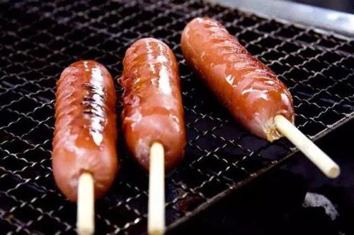 这样的红肠你敢吃吗,大红肠里面是什么能吃吗