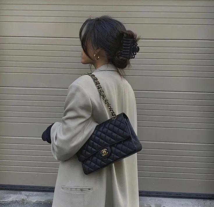 秋冬都适用的包包推荐,包包秋冬适合咖啡色还是卡其色