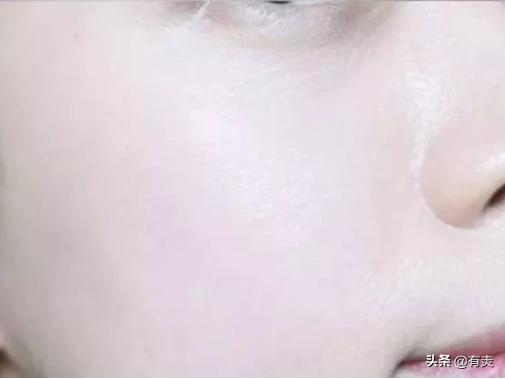 干皮、油皮、痘痘肌看过来!亲测不卡粉、不脱妆的粉底液指南!