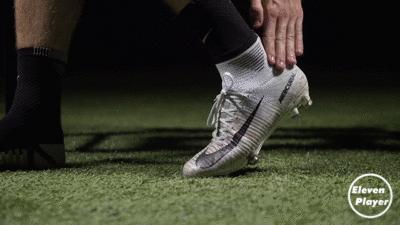 怎么选择足球鞋不磨脚,足球鞋为什么老是磨脚底长泡呢