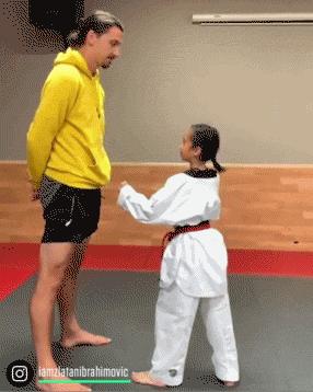 趣图：每日一酸，这该死的足球