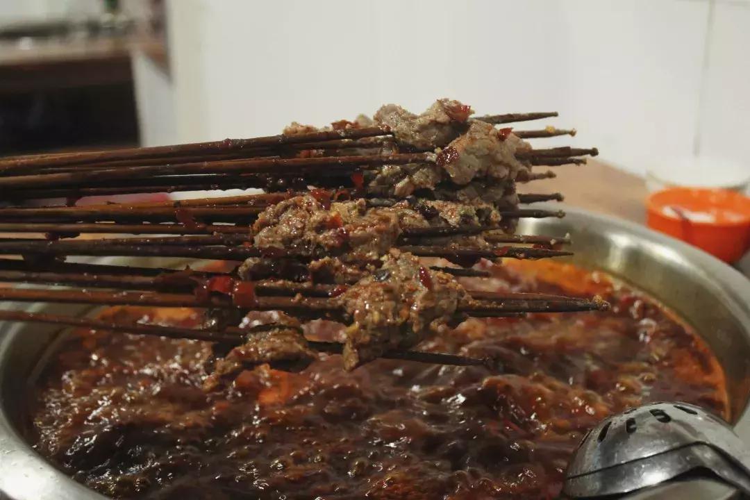 成体,一所靠“抓小偷”牢牢锁死热搜的学校