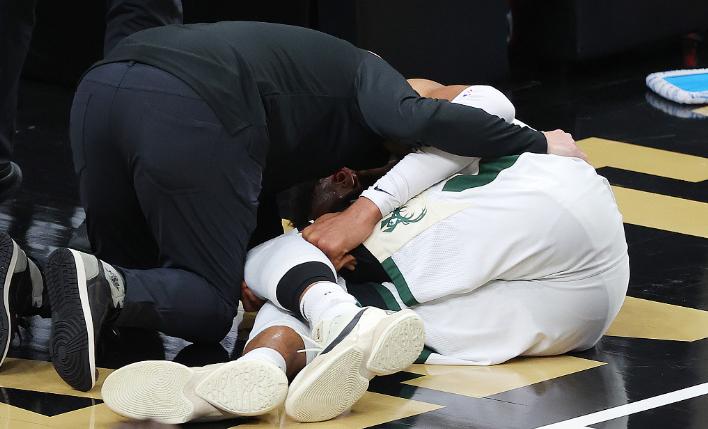 细看字母哥受伤瞬间，大概率是十字韧带撕裂，老鹰夺冠希望大增