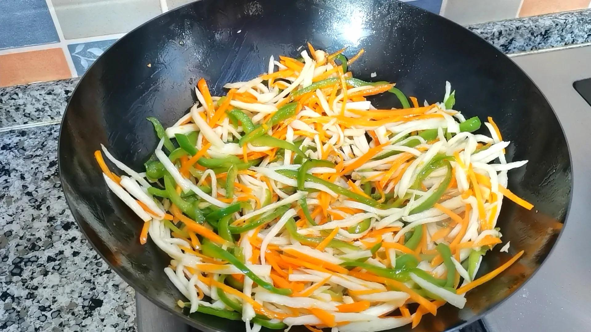 茭白鸡蛋青椒可以一起炒吗,茭白怎么吃好吃又简单