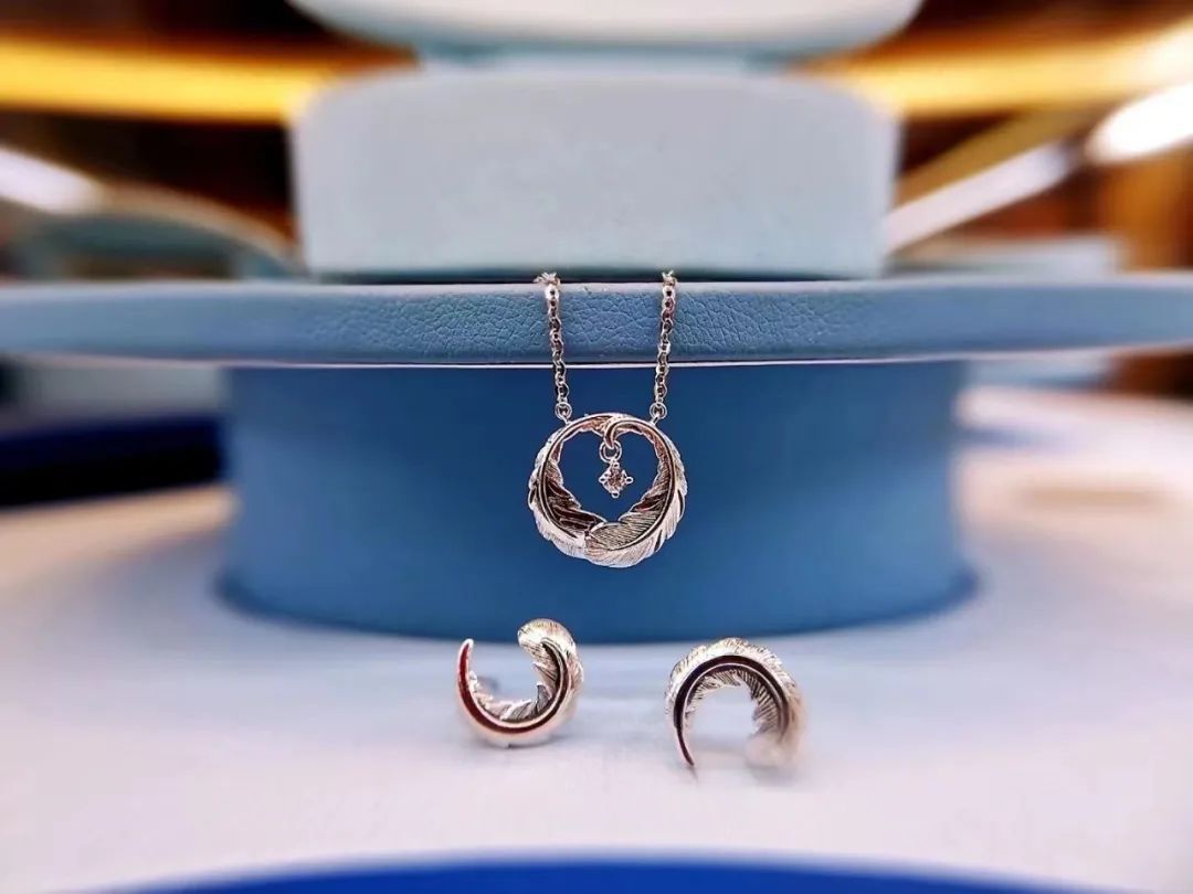 周大福和平天使耳钉,周大福和平天使礼盒