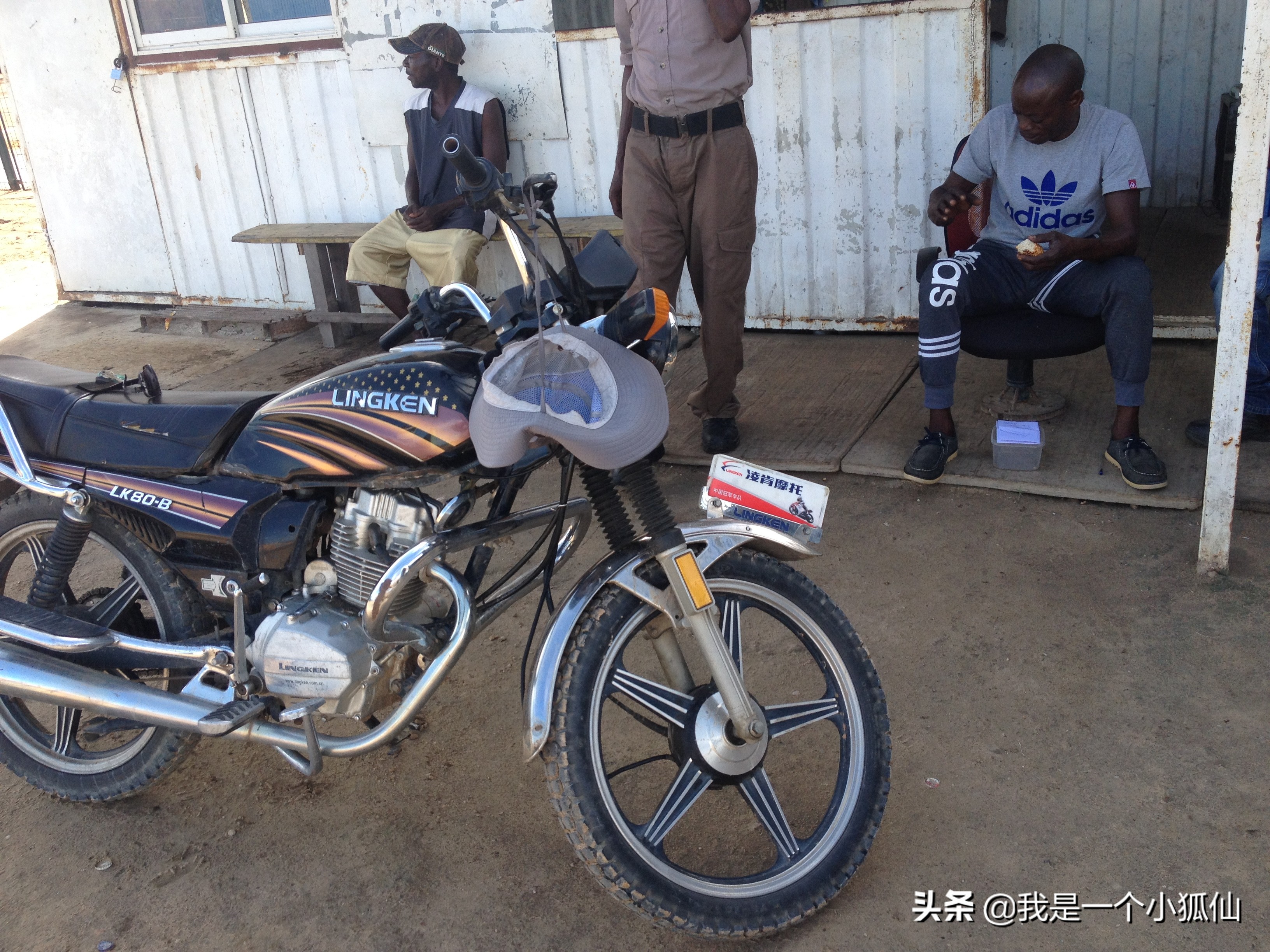 我看到了中国产的摩托卖到了非洲安哥拉我在非洲安哥拉的日子147