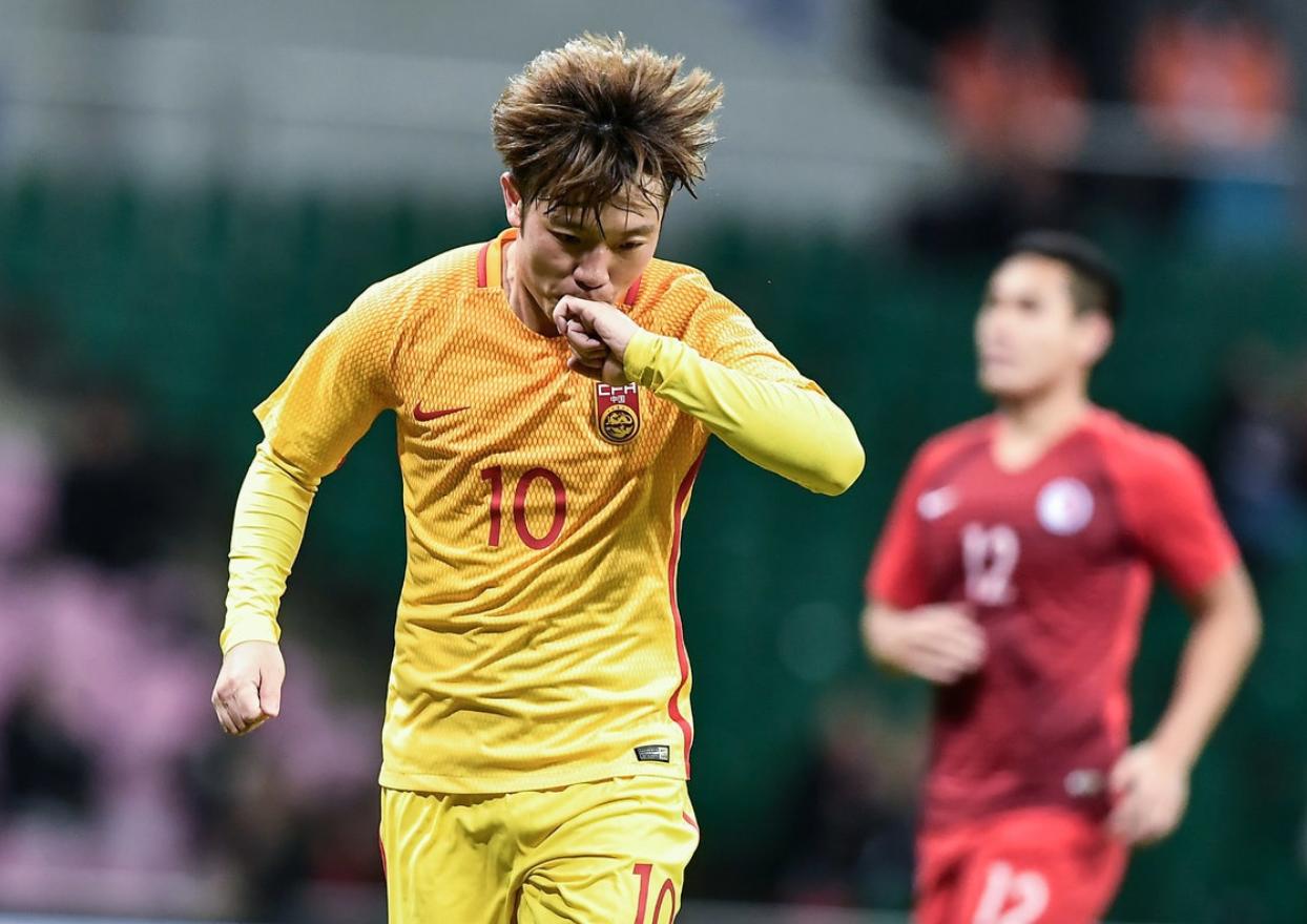 国足尽显王者风范难掩颓势名场面,国足1-2负中国香港男足