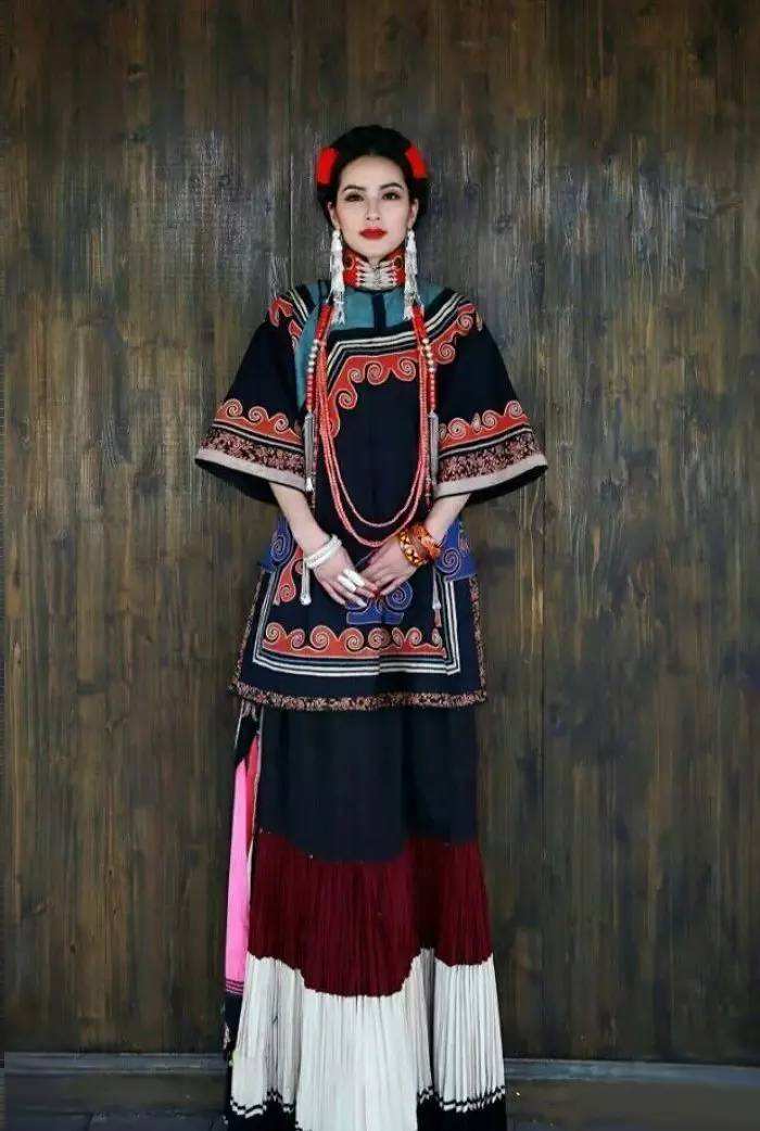 少数民族美女服装夏季,少数民族美女服装壁纸