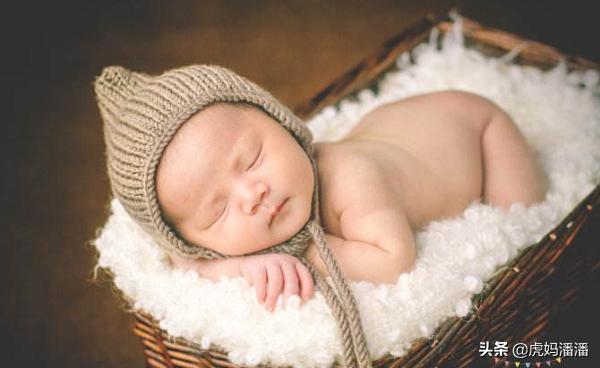 宝宝老是红屁屁用爽身粉有用吗,宝宝经常红屁屁用什么药膏