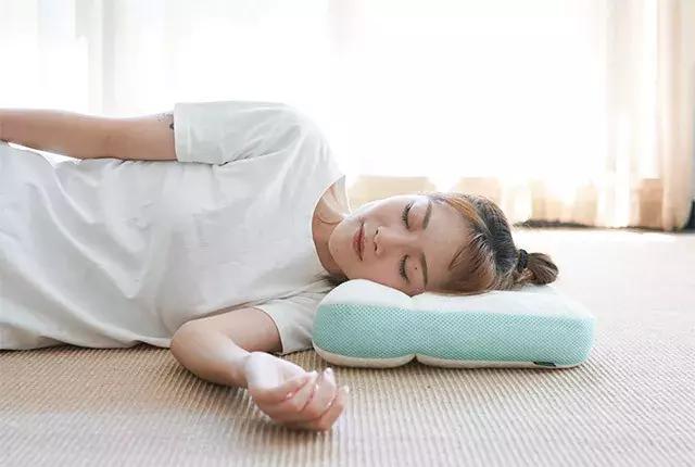 枕头怎么选才能睡好觉,枕头要睡哪一种比较合适