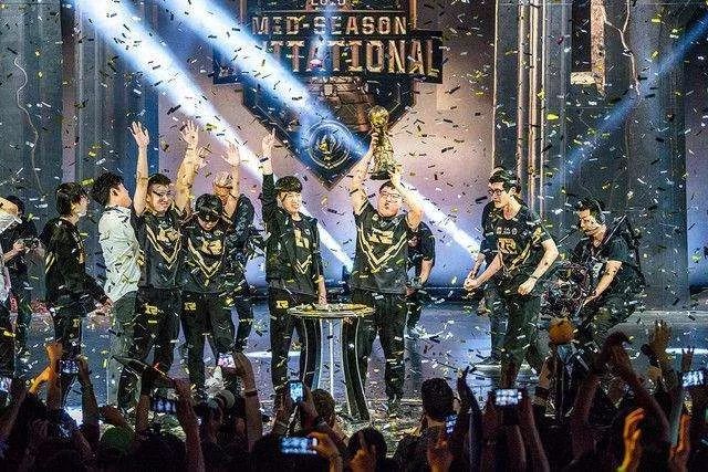 fpx爆冷战胜lng第三局,fpx首战17分钟赢比赛创造lpl纪录