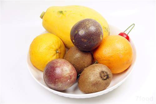 头皮上长小红疙瘩是上火引起的吗,头皮上长小红疙瘩什么引起的