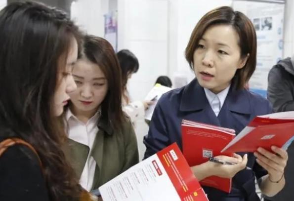 大学生迁户口到学校的利弊,大学生入学迁户口最新政策