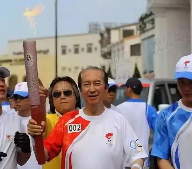 赌王何鸿燊天价治疗费曝光,每天花86万续命10年:世间最大的真相