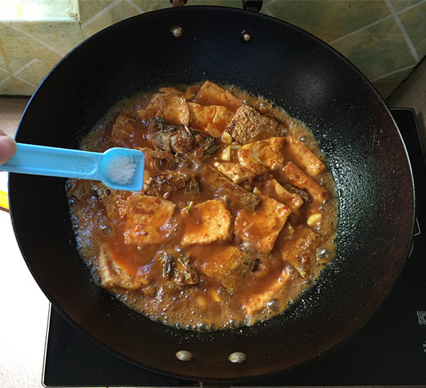 红烧鱼块怎么煎不会烂,烧鱼嫩的诀窍