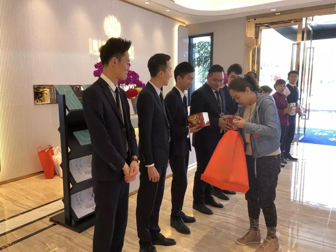 碧桂园关爱一线的员工,碧桂园坚守岗位