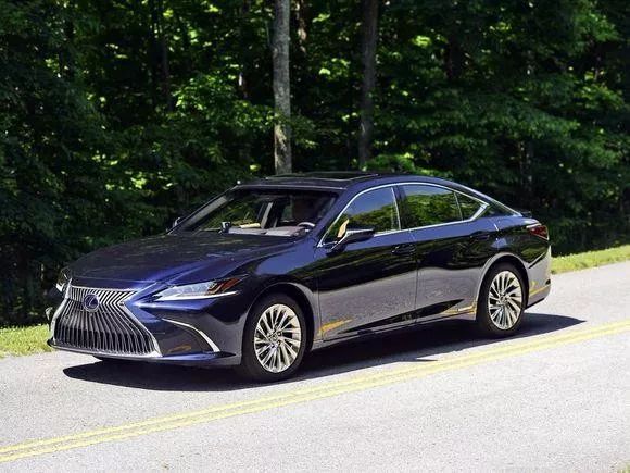 车上有什么东西洗车都洗不掉,汽车污渍普通洗车洗不掉