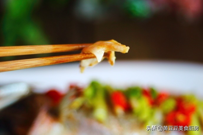 清蒸速冻鲈鱼最好吃的做法,清蒸鲈鱼好吃有诀窍