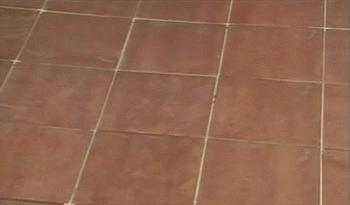 卫生间瓷砖空鼓脱落补救方法视频,卫生间瓷砖脱落可以用结构胶吗