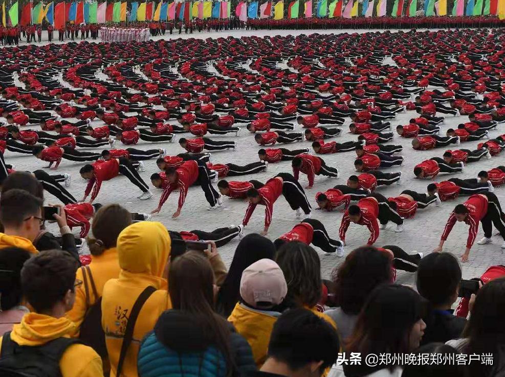 汉语桥开幕式2009,汉语桥选手看广场舞