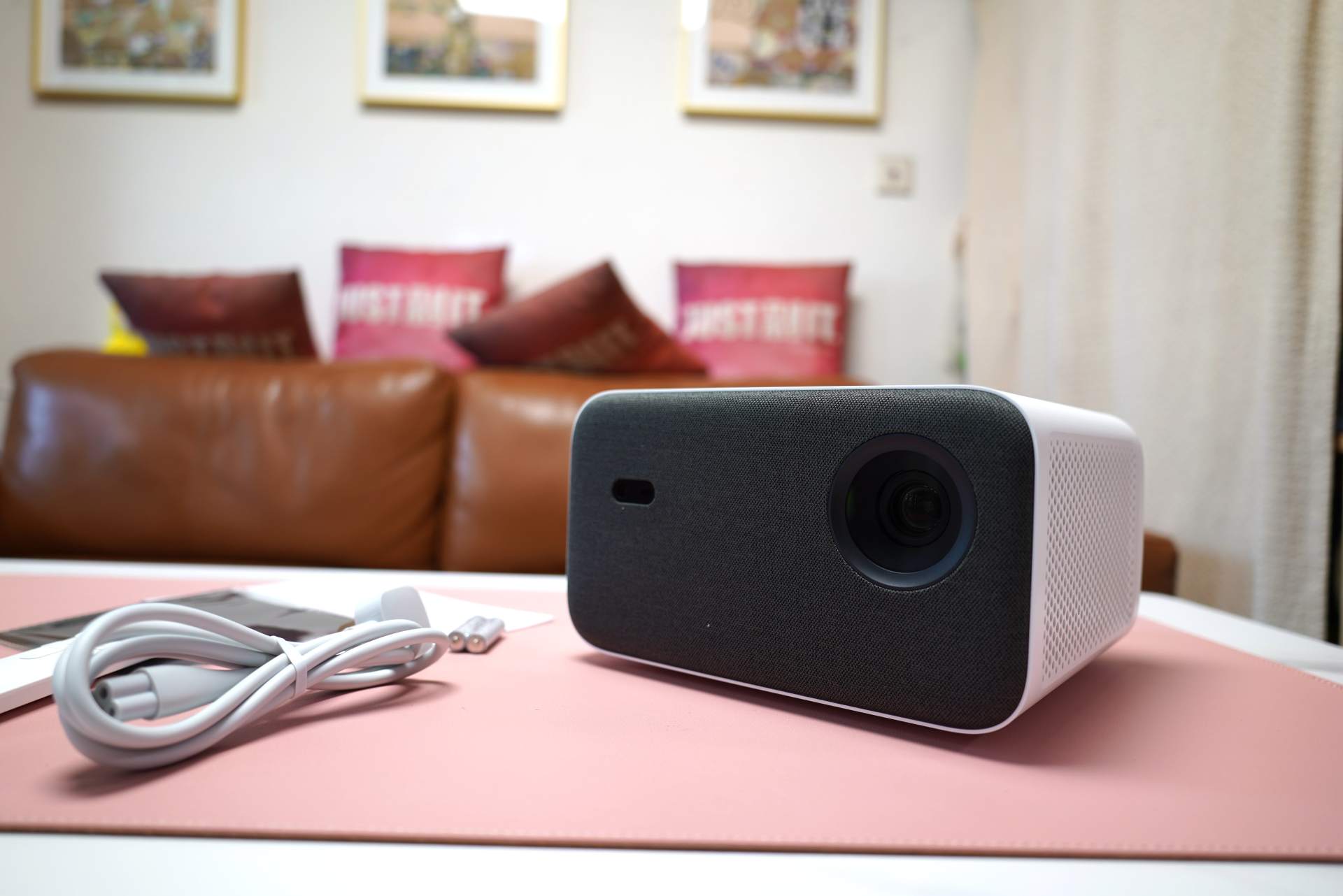 小客厅投影仪安装设计,客厅装个幕布不装投影仪