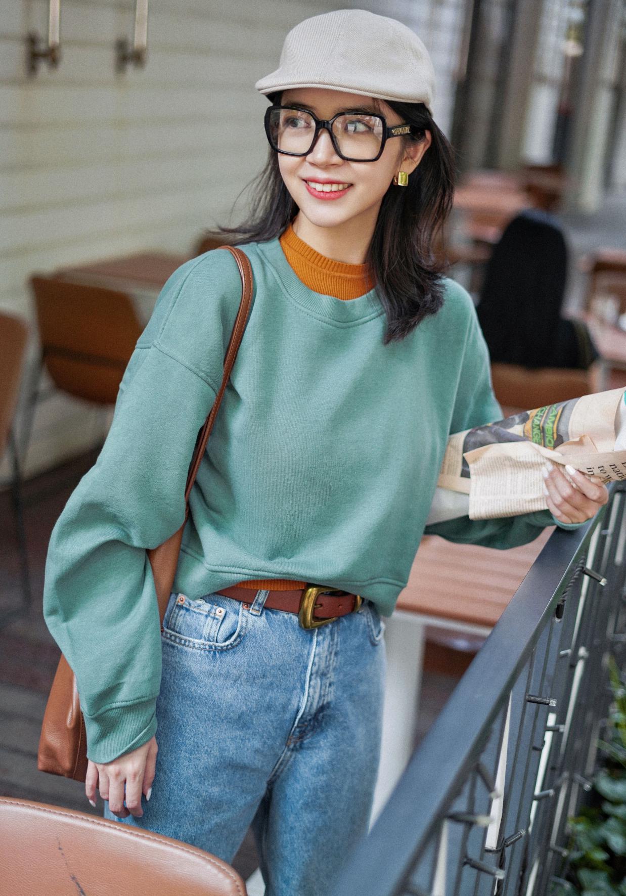 深绿色棕色穿搭高级感,绿色洋气还是咖啡色洋气