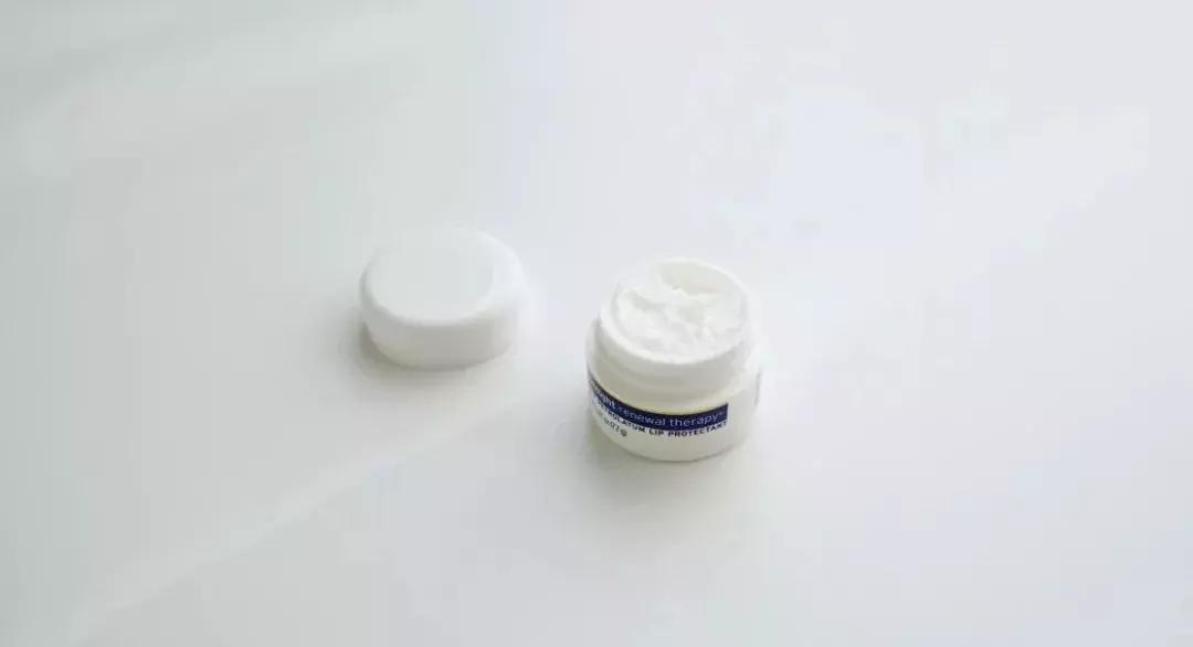 25支秋冬唇膏大型测评｜越搽越干？唇炎？最佳口红打底？