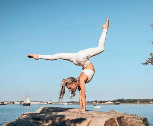 练倒立用倒立架好还是自然倒立好,冲肩倒立和顶肩倒立和沉肩倒立