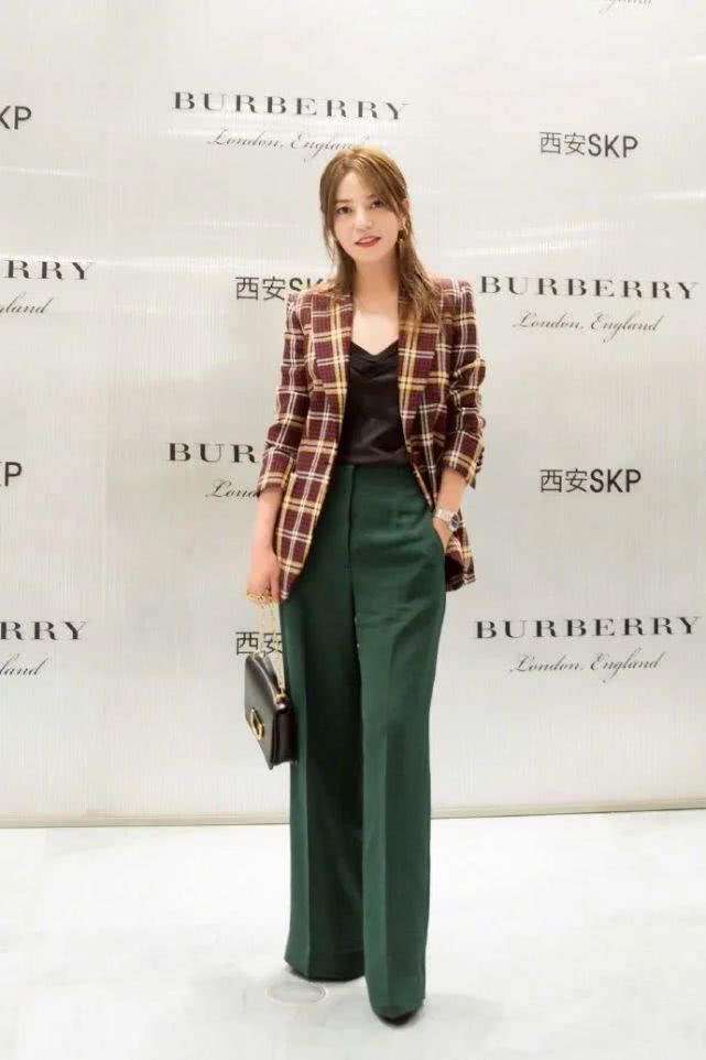 赵薇穿西装的穿搭,赵薇最新的发型