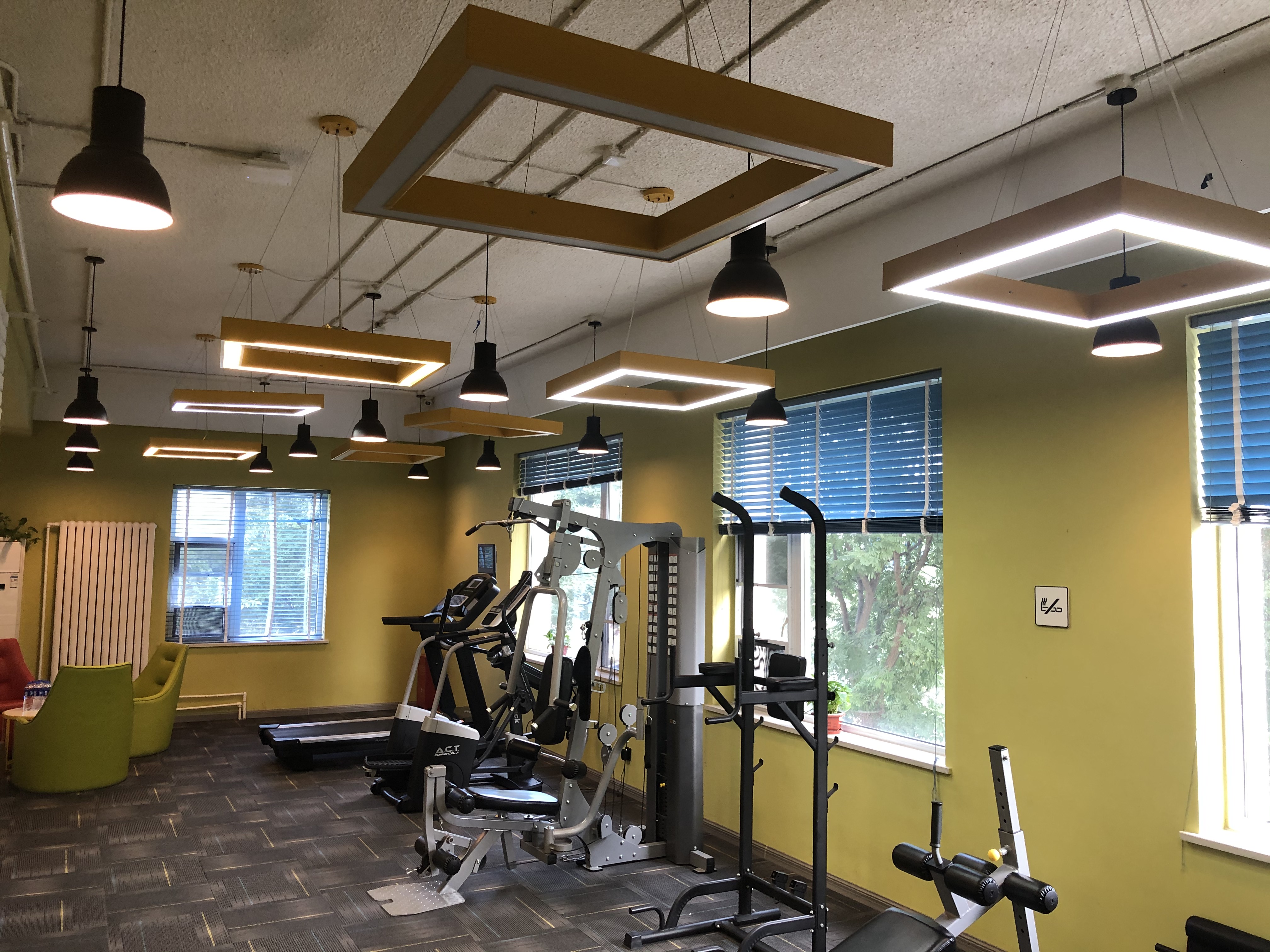 两家“宜必思.尚品”各有千秋，你的styles是什么？