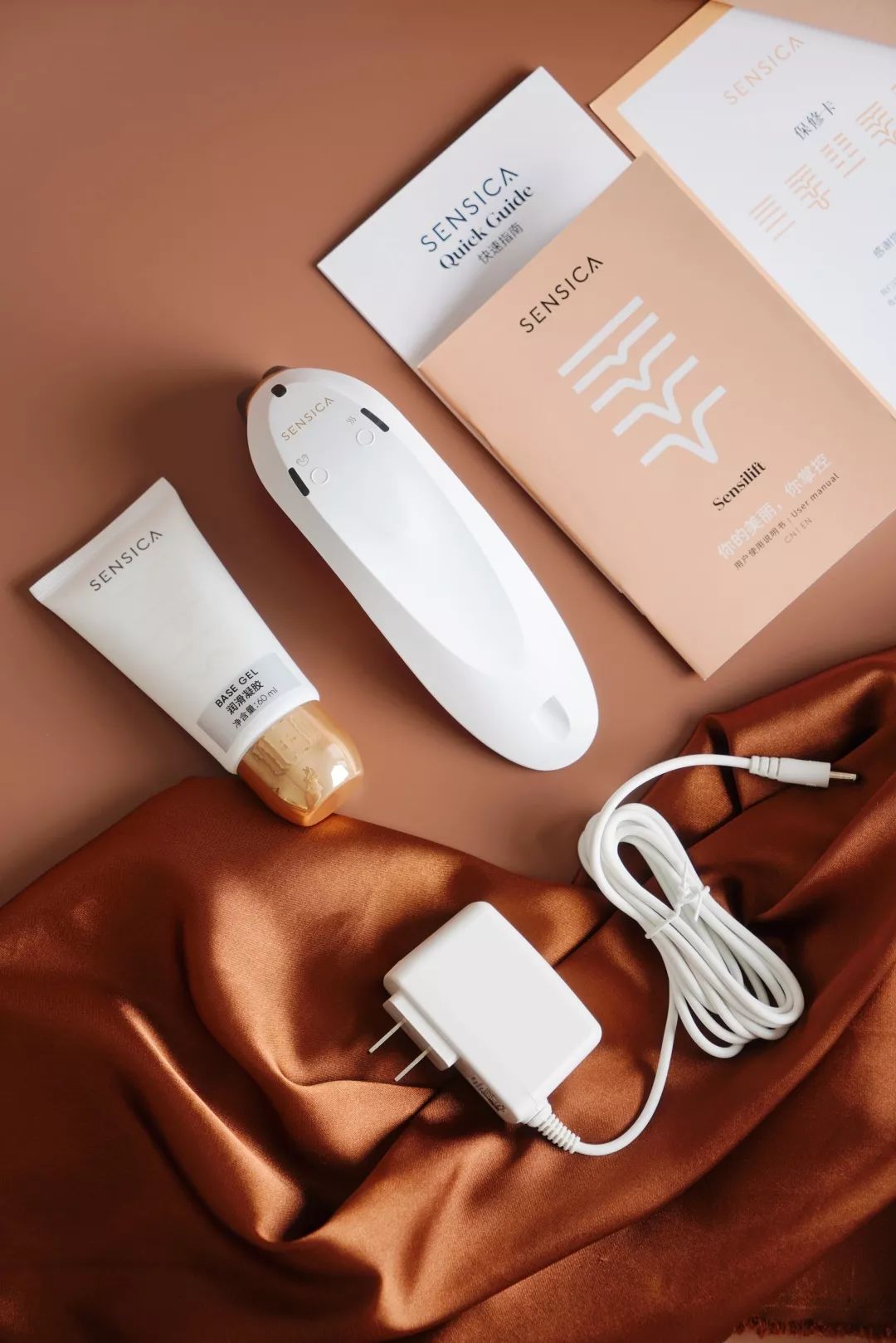 早就该买美容仪、水之密语、大宝天天见，本月爱用让你嗨皮又逆龄