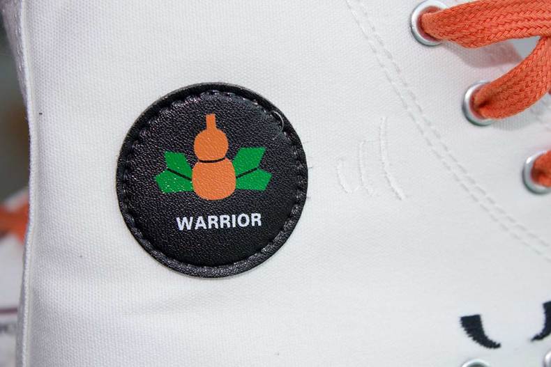 回力联名葫芦娃低帮,回力黑高帮帆布鞋是谁同款