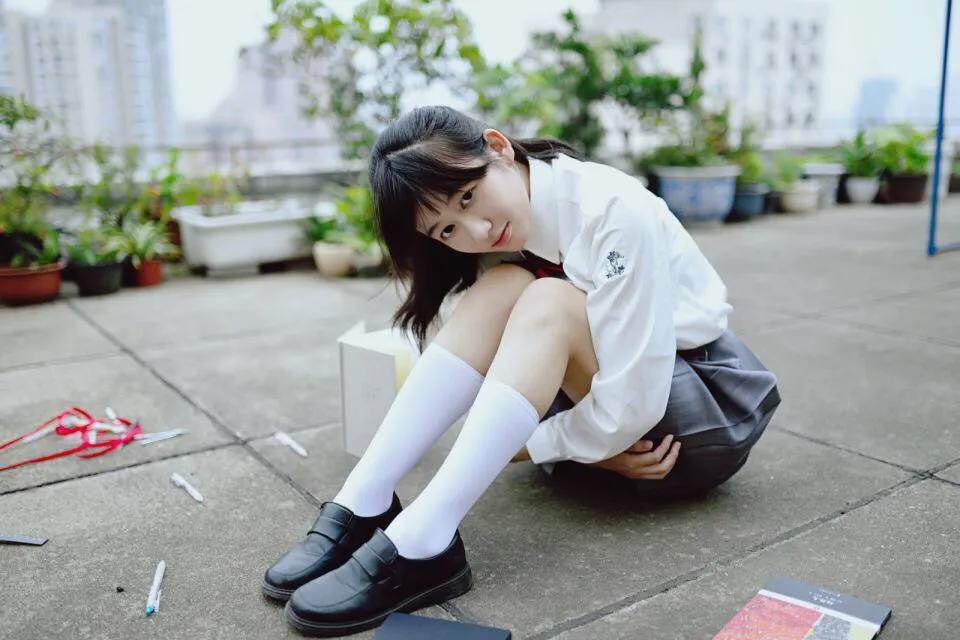 在校园穿JK制服是什么体验？回头率高么？