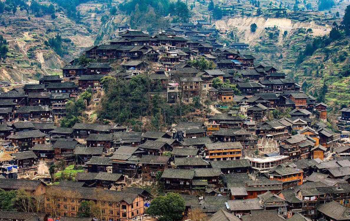 瀑布大小七孔西江千户苗寨,千户苗寨和小七孔和黄果树瀑布