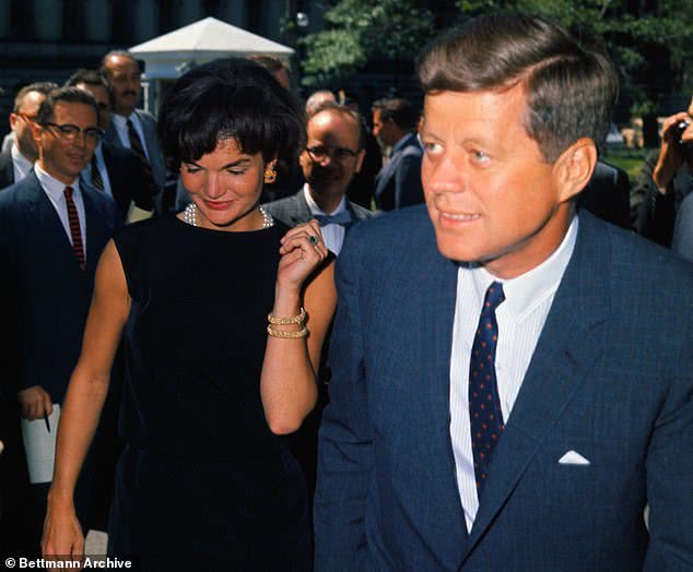 祖母绿戒指意味着什么,祖母绿戒指肯尼迪