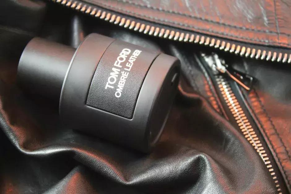 男人用了香水代表什么,男人用香水是不是闷骚