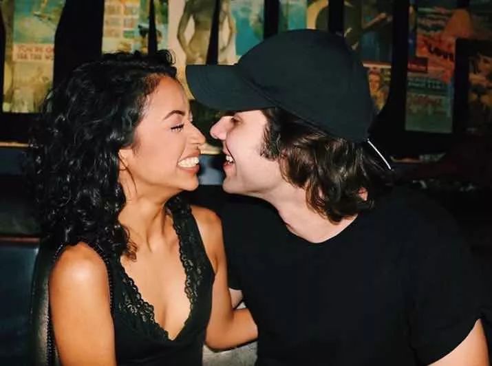 最甜分手看哭3千万人，转头与75岁基友妈妈结婚，“我是你爹”