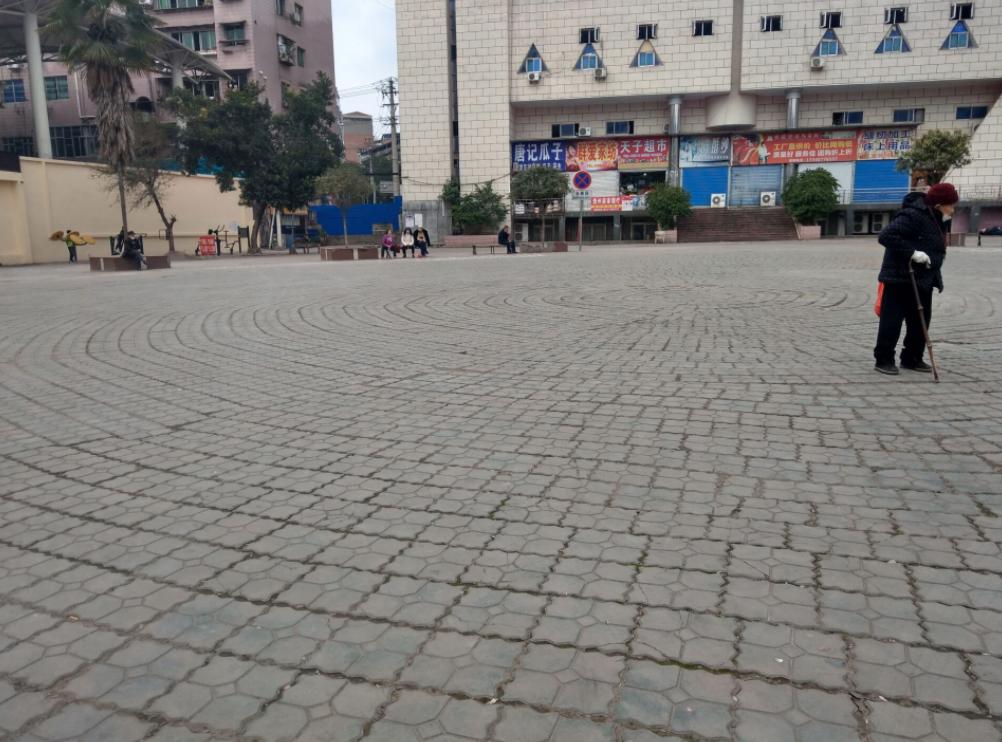 网友反映蓬安老广场有人聚众聊天喝茶周口街道办回应