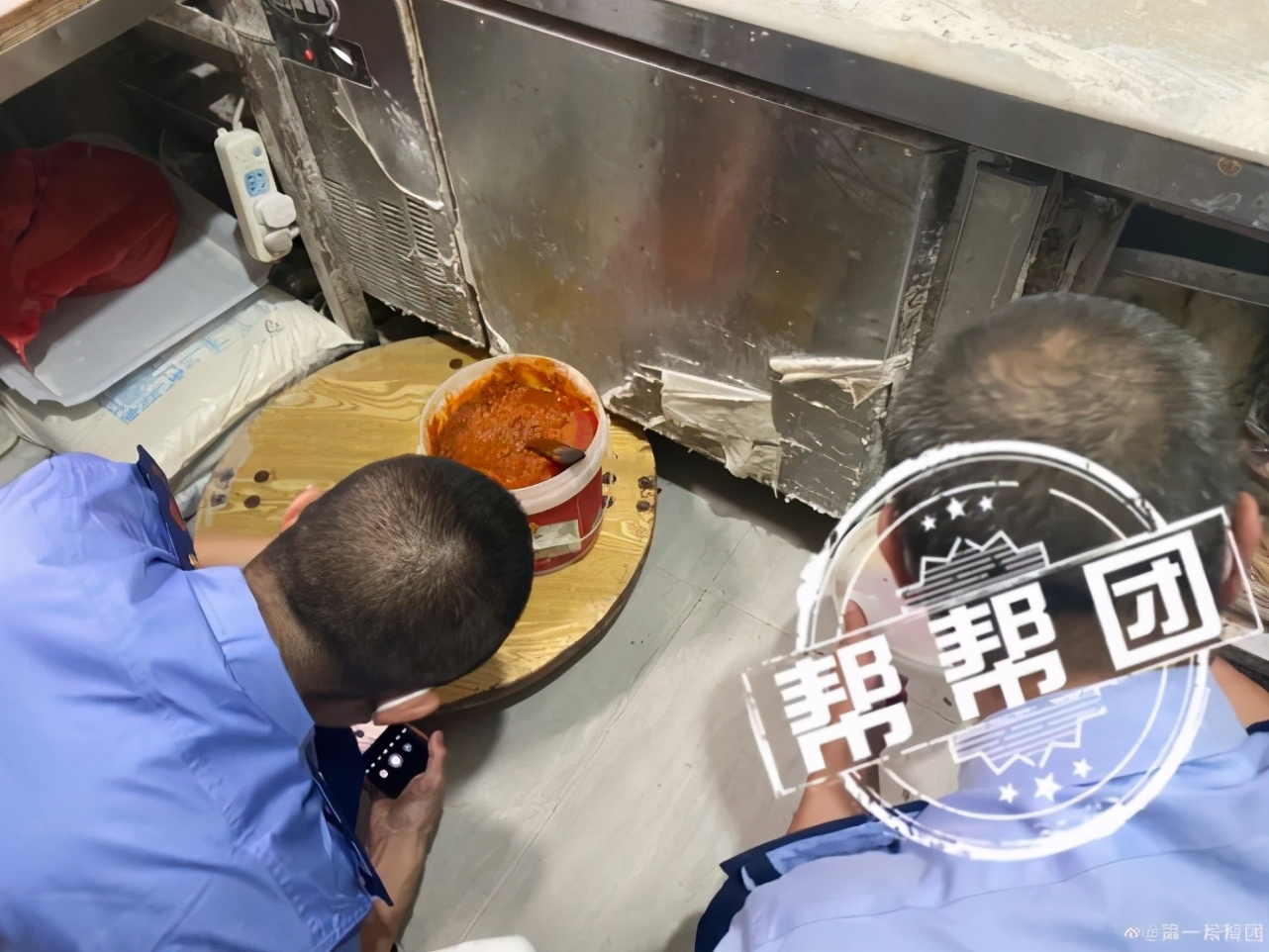 福州饭店吃出老鼠,福州一男子吃菜包时吃出半只老鼠