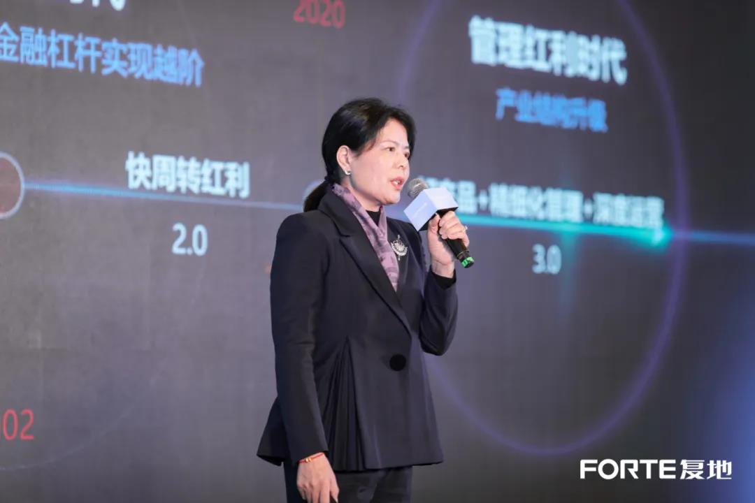 五星闪耀照亮蜂巢城市