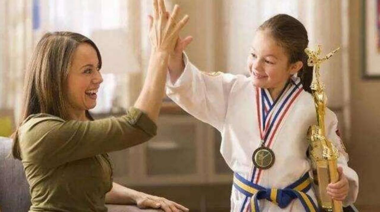 不要夸孩子你真棒！斯坦福教授：这4种表扬方式最管用